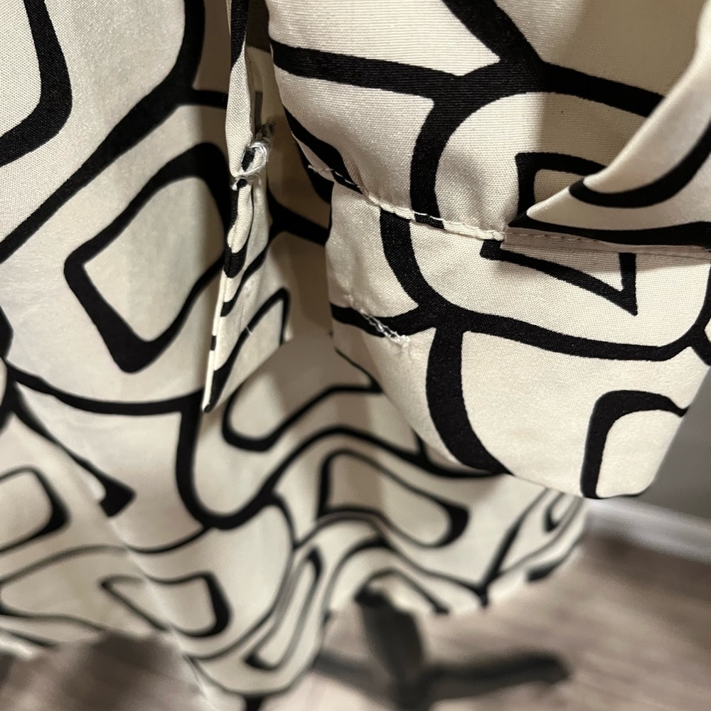 Abstract Patterned Button-Up Shirt - Picture 3 of 3